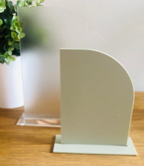 Acrylic Blank Half Arch Table Plaque Sign. Perfect For Weddings, Social Media Signs, Salons etc. Available In A Selection Of Pastel Shades