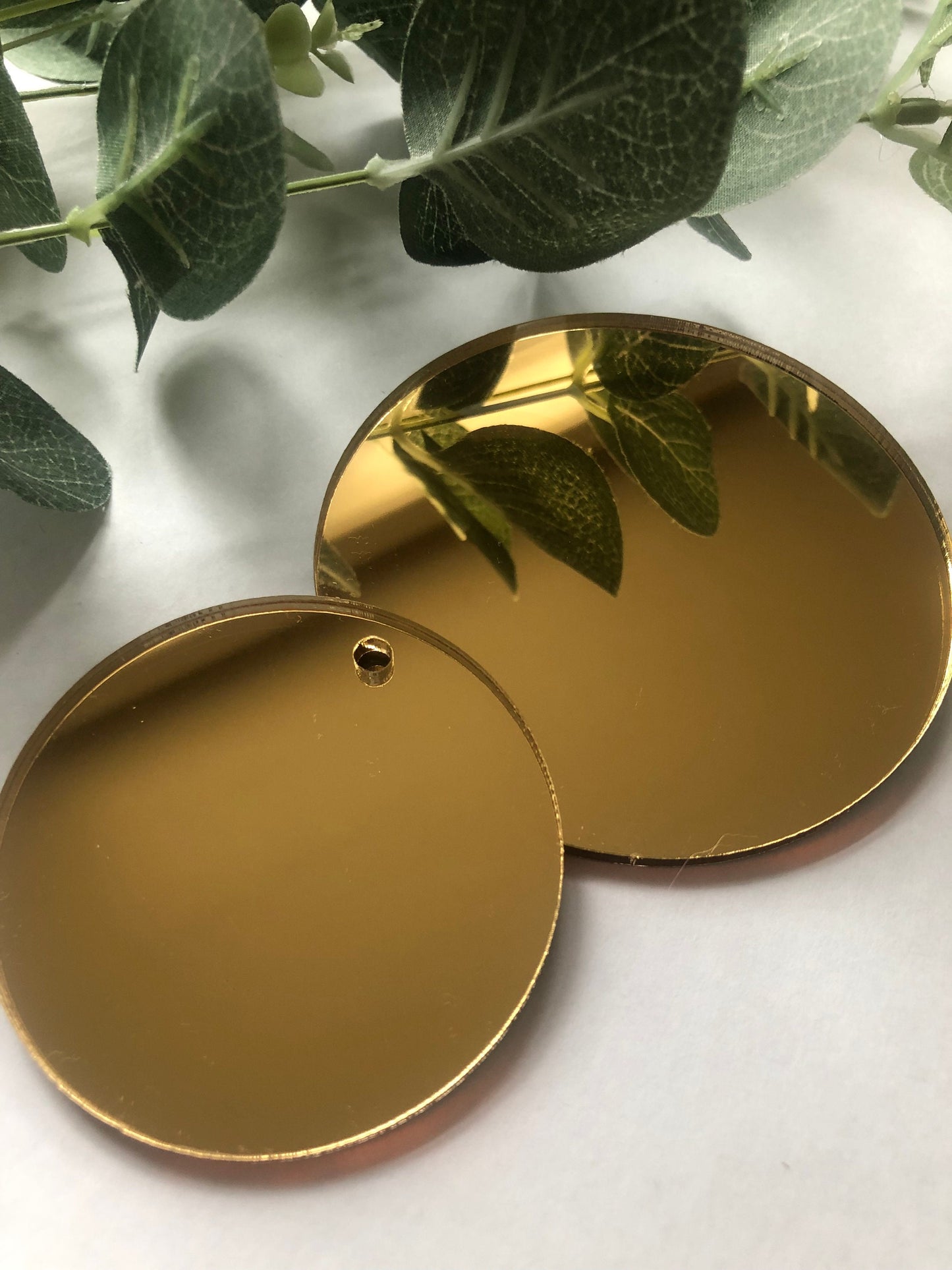 10 x Mirrored Acrylic Circle Blank. Rose Gold, Gold Or Silver. Avail With Or Without Hanging Hole. Perfect for Christmas or Weddings.